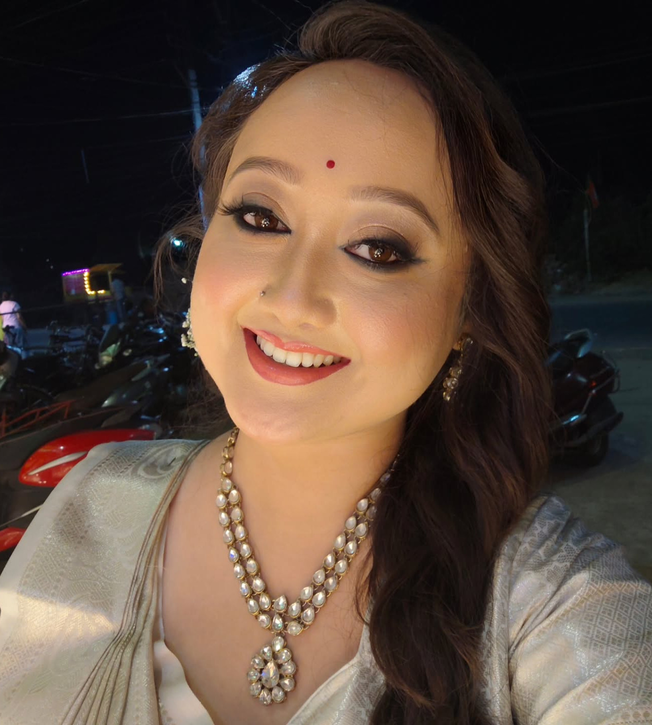 দুই বান্ধবীর সাথে